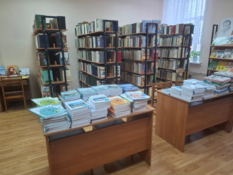 О пополнении фонда учебников библиотеки.
